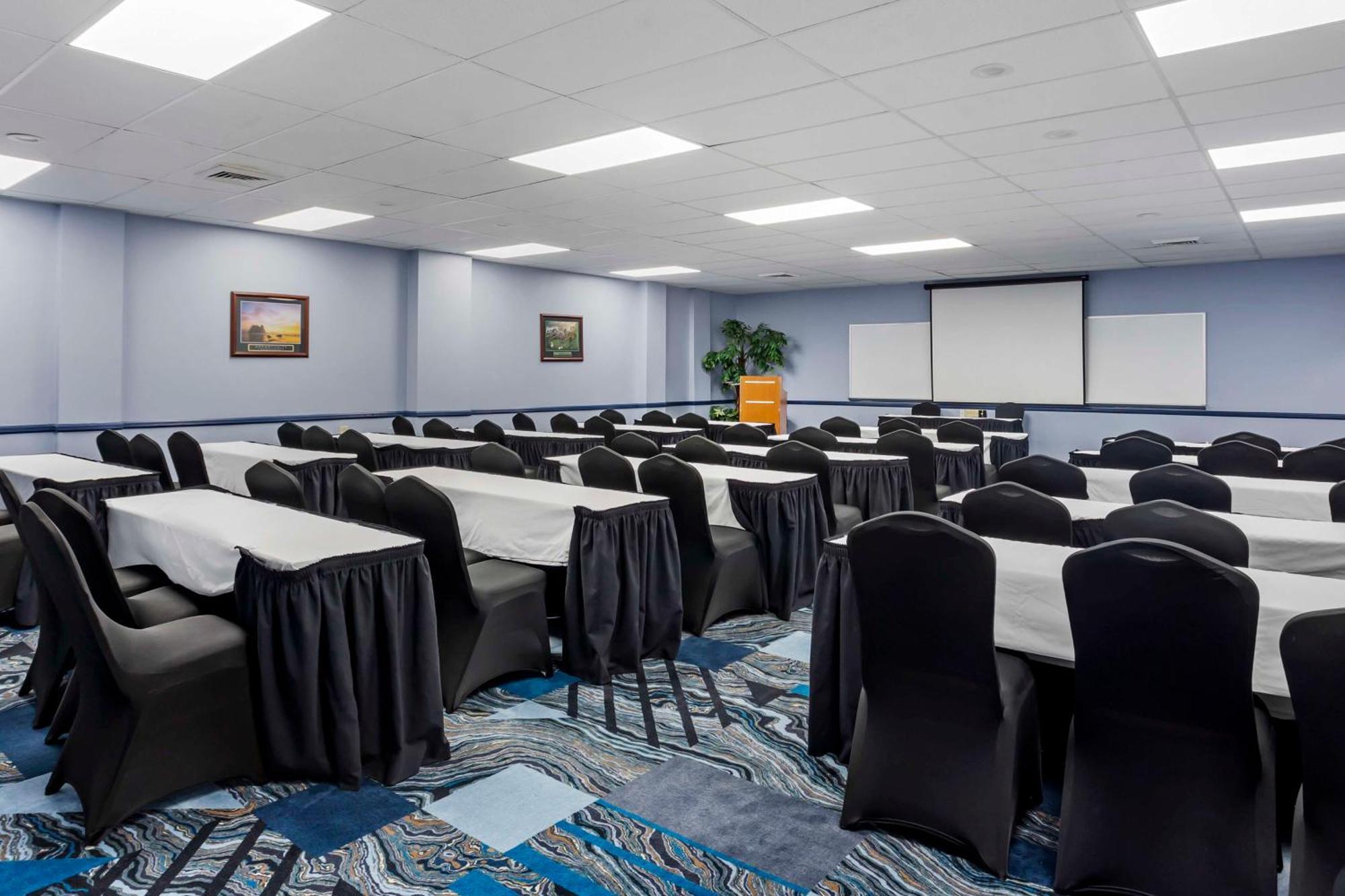 Best Western Rutgers University Hotel East Brunswick Eksteriør bilde