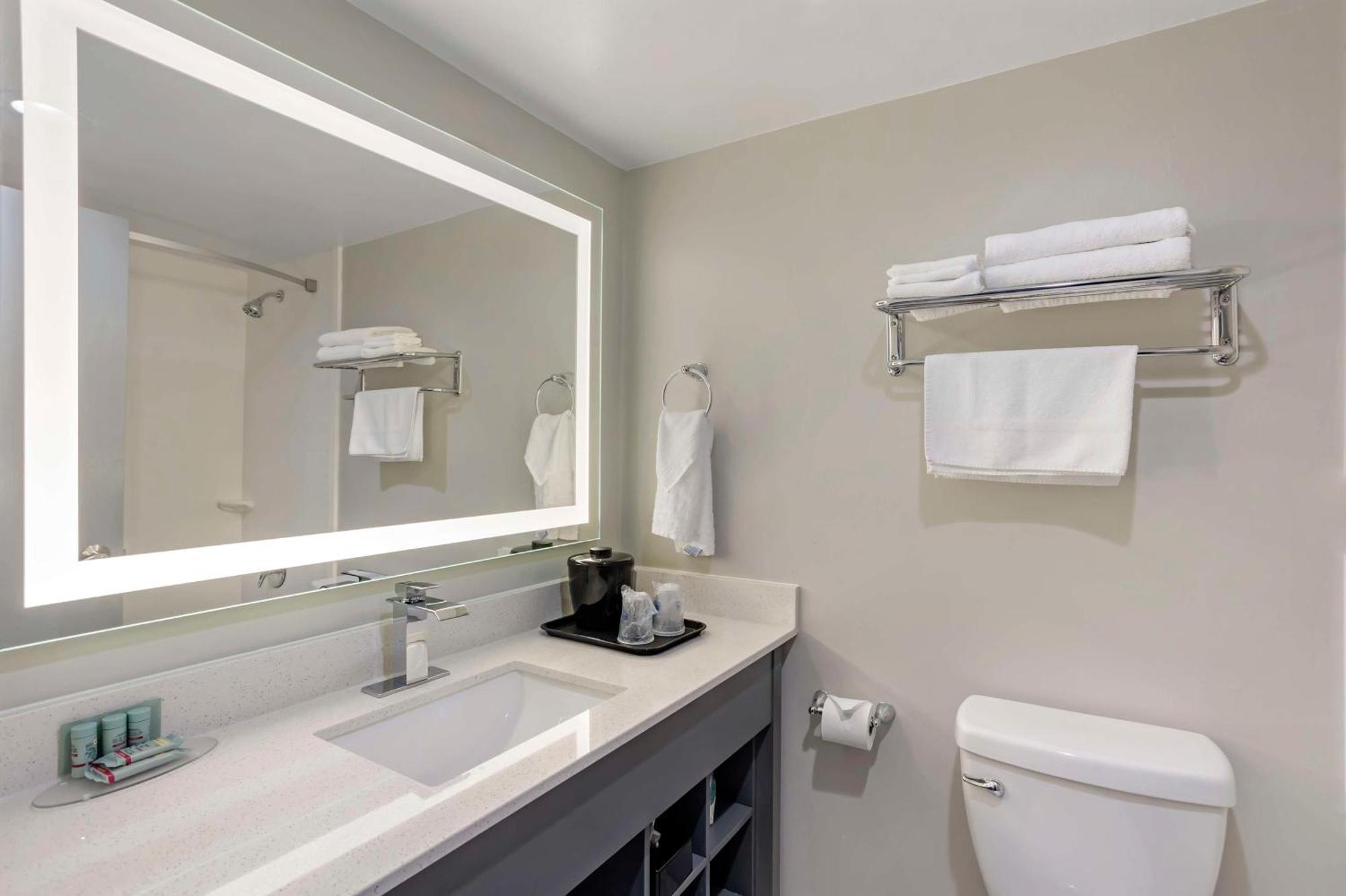 Best Western Rutgers University Hotel East Brunswick Eksteriør bilde