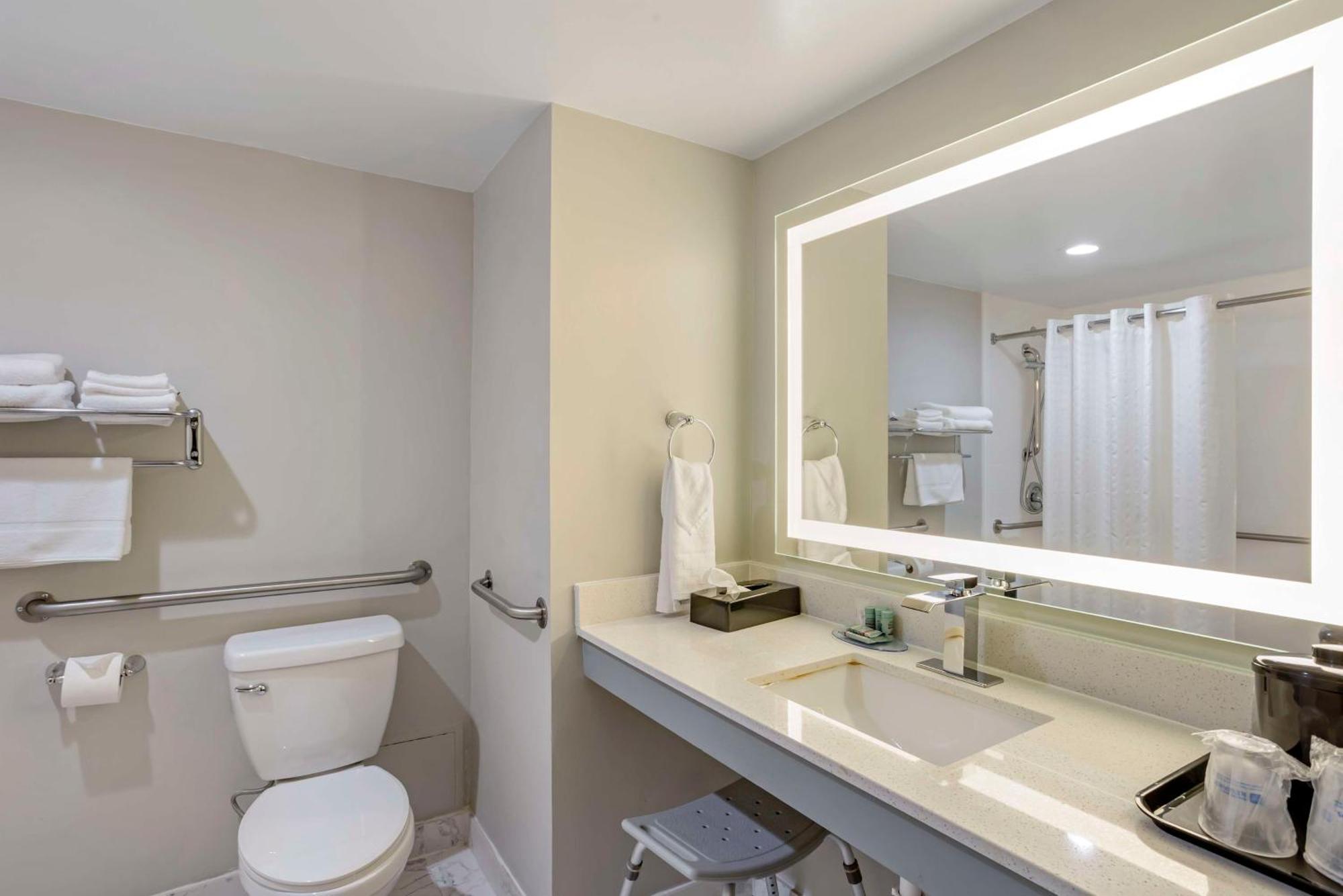Best Western Rutgers University Hotel East Brunswick Eksteriør bilde