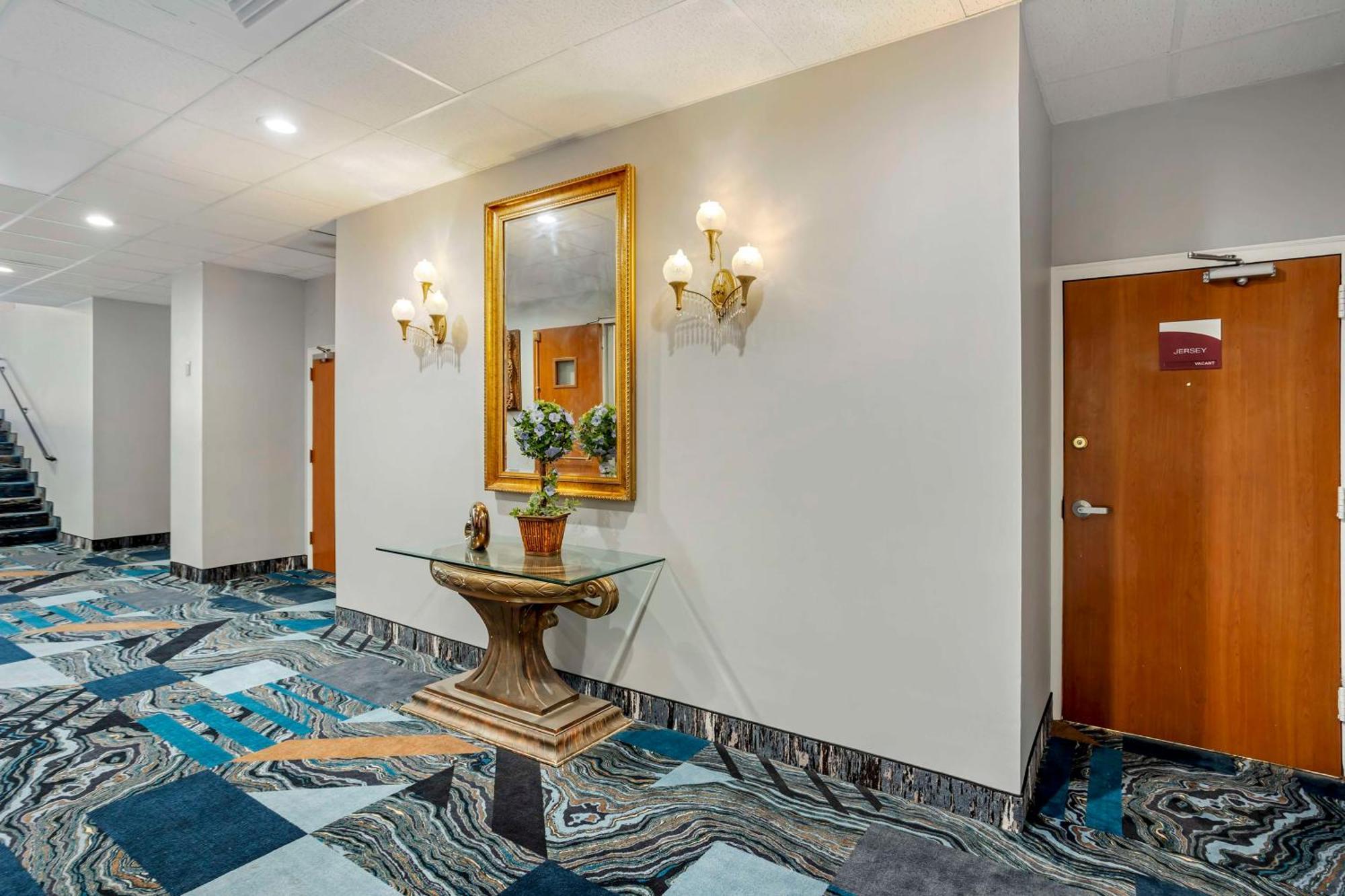 Best Western Rutgers University Hotel East Brunswick Eksteriør bilde