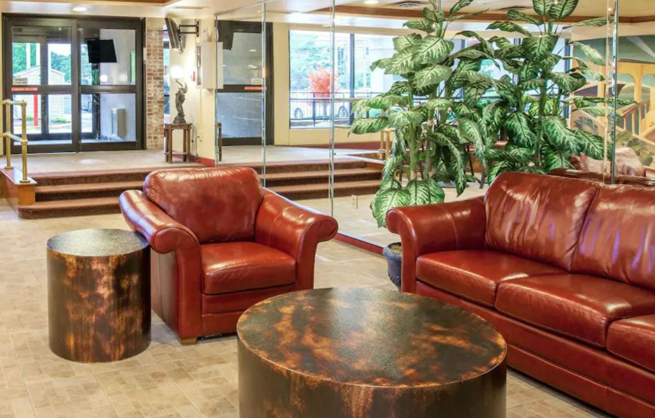 Best Western Rutgers University Hotel East Brunswick Eksteriør bilde